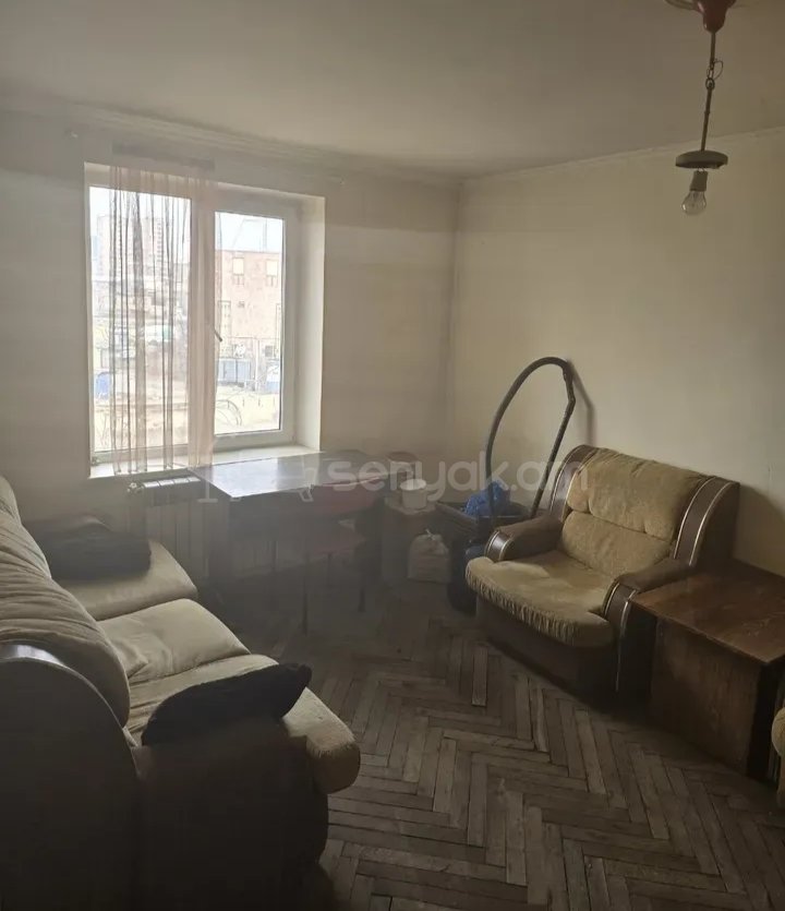 1 Սենյականոց Բնակարան Քարե Շենքում, 30քմ, 2/4 հարկ, Նորմալ Վիճակում, Կահավորված