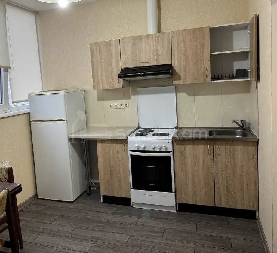 1 Սենյականոց Բնակարան Քարե Շենքում, 33քմ, 3/5 հարկ, Նորմալ Վիճակում, Կահավորված