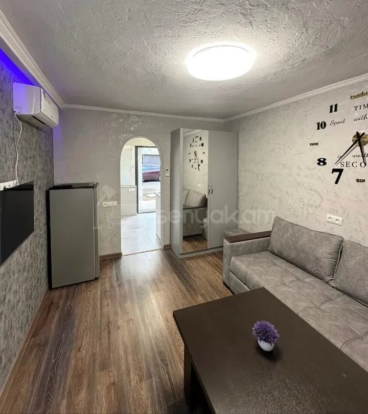 1 Սենյականոց Բնակարան Քարե Շենքում, 36քմ, 1/1 հարկ, Կապիտալ Վերանորոգված, Կահավորված