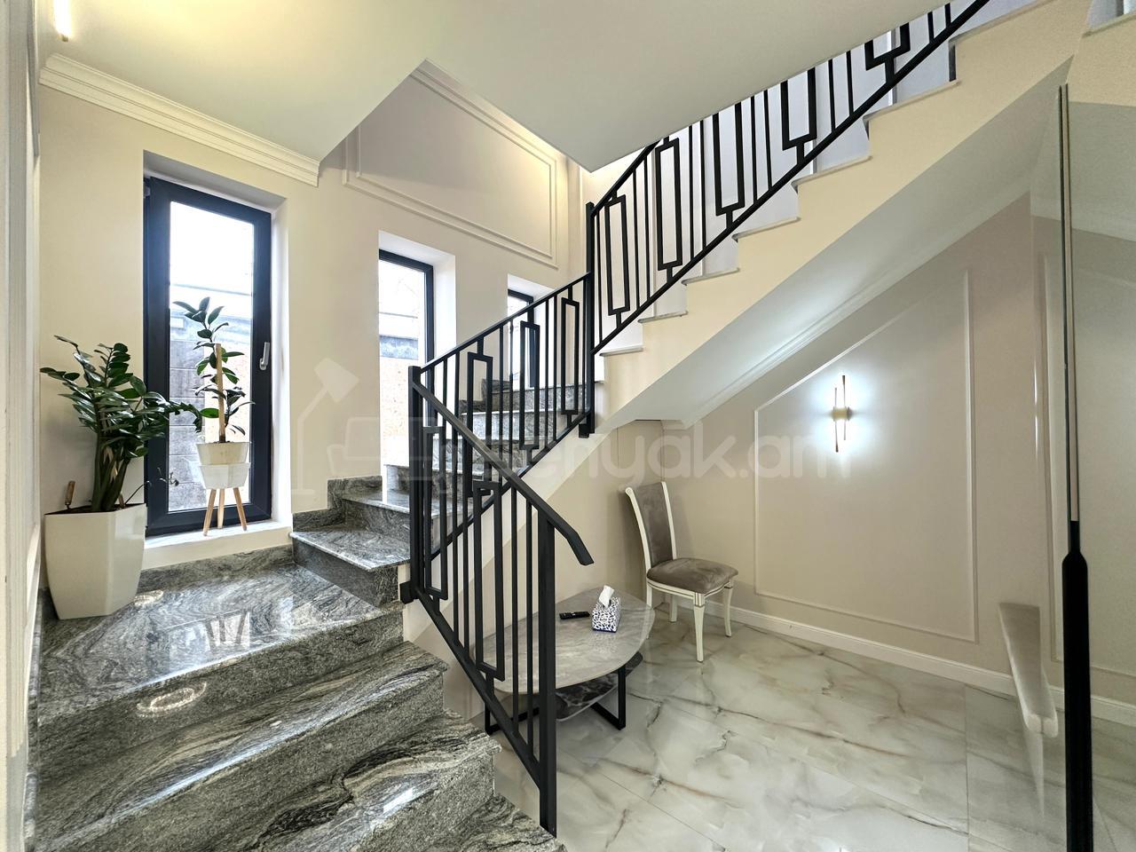 5 Սենյականոց Շքեղ Առանձնատուն, 300քմ, Լողավազանով, Ավտոտնակով