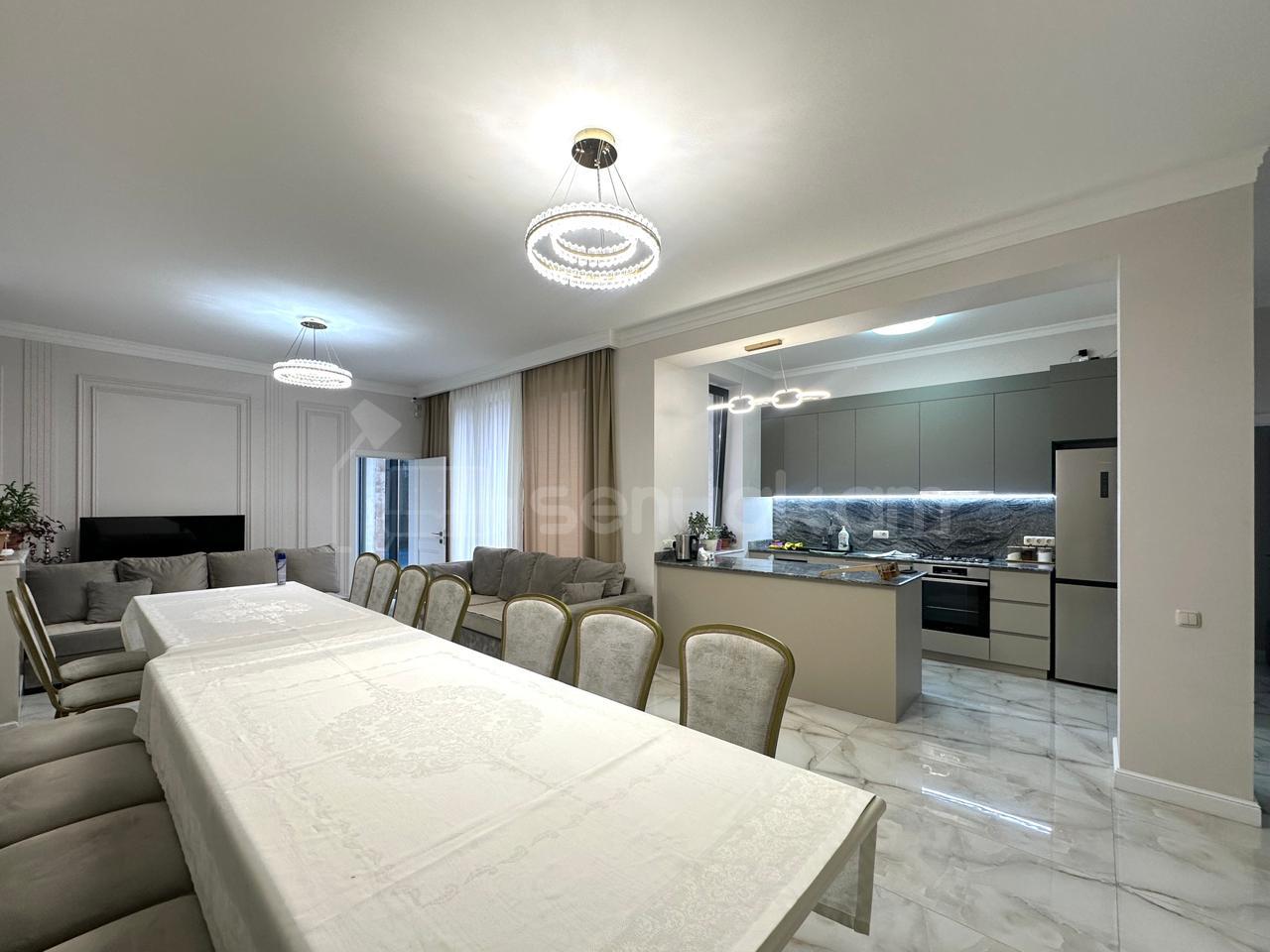 5 Սենյականոց Շքեղ Առանձնատուն, 300քմ, Լողավազանով, Ավտոտնակով