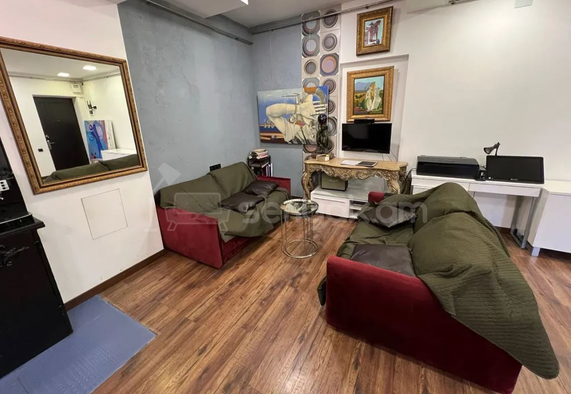 2 Սենյականոց Բնակարան Քարե Շենքում, 60քմ, 1/6 հարկ, Կապիտալ Վերանորոգված