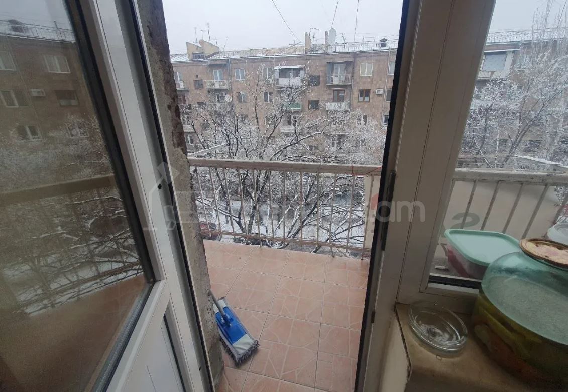 2 Սենյականոց Բնակարան Քարե Շենքում, 55քմ, 5/5 հարկ, Նորմալ Վիճակում