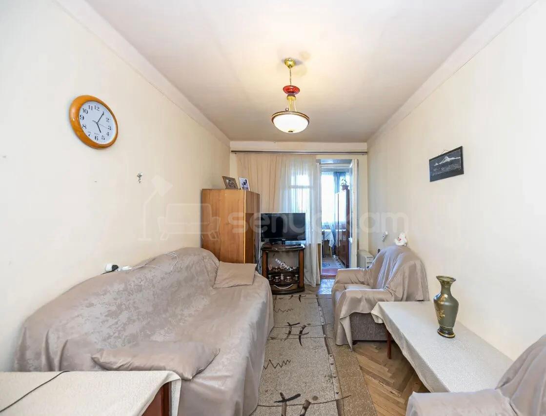 1 Սենյականոց Բնակարան Քարե Շենքում, 40քմ, 4/5 հարկ, Նորմալ Վիճակում