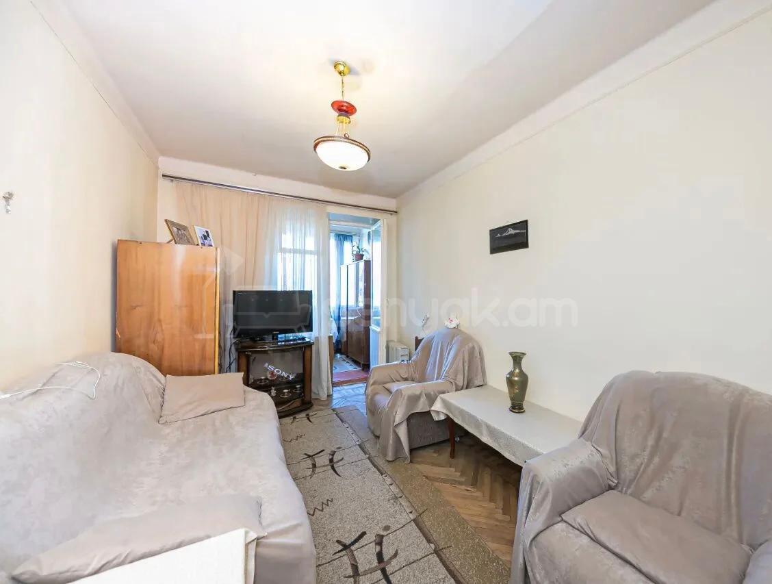 1 Սենյականոց Բնակարան Քարե Շենքում, 40քմ, 4/5 հարկ, Նորմալ Վիճակում