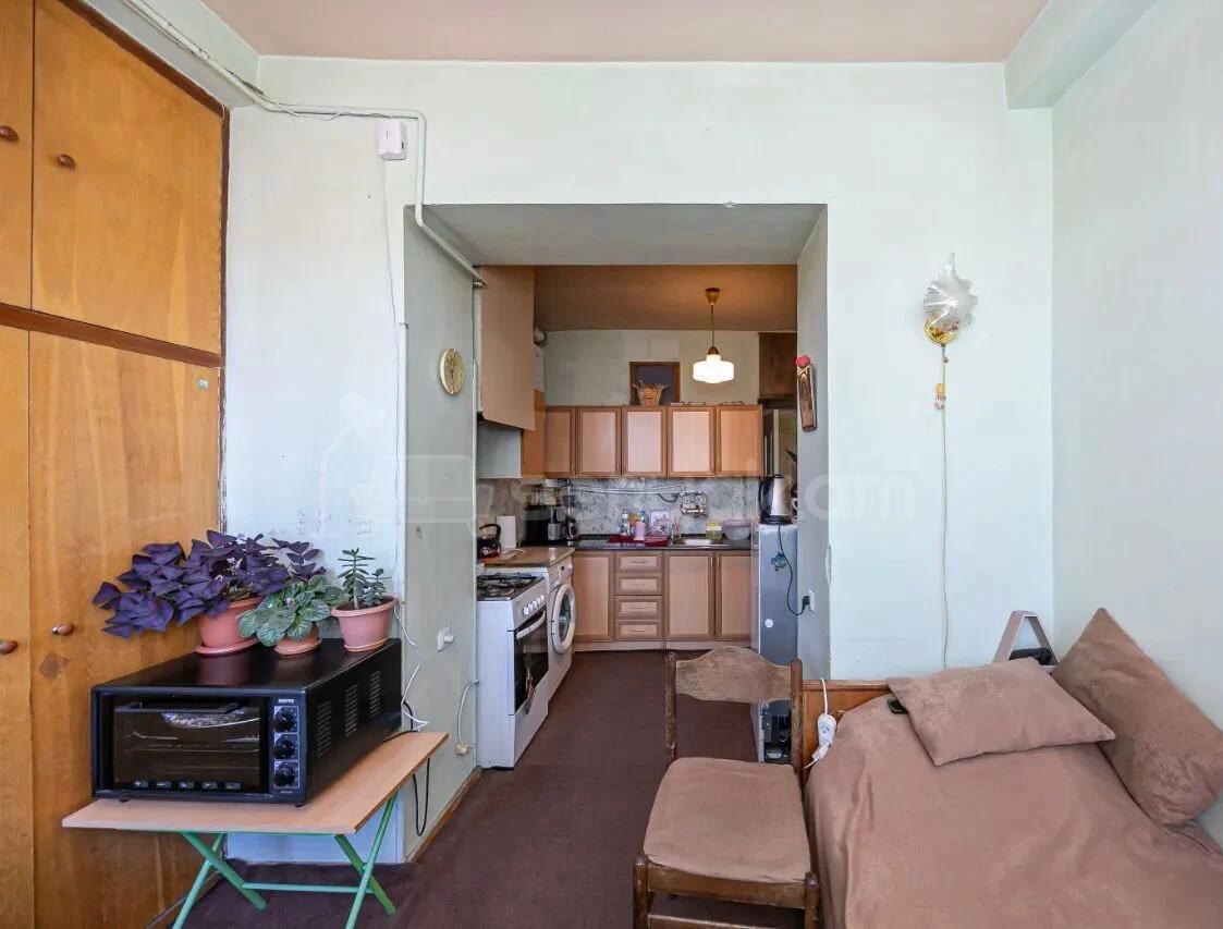 1 Սենյականոց Բնակարան Քարե Շենքում, 40քմ, 4/5 հարկ, Նորմալ Վիճակում