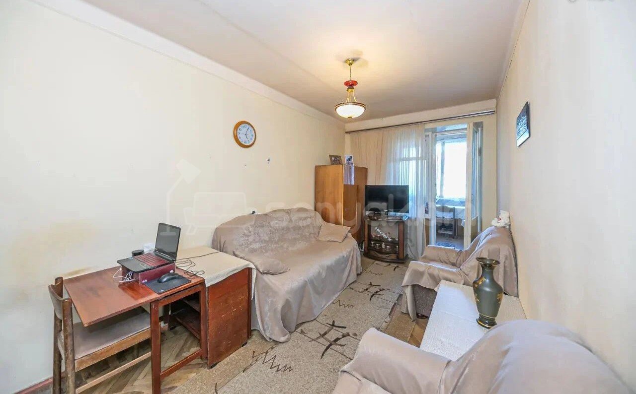 1 Սենյականոց Բնակարան Քարե Շենքում, 40քմ, 4/5 հարկ, Նորմալ Վիճակում