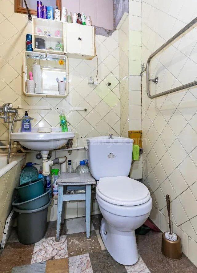 1 Սենյականոց Բնակարան Քարե Շենքում, 40քմ, 4/5 հարկ, Նորմալ Վիճակում