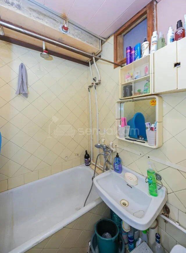 1 Սենյականոց Բնակարան Քարե Շենքում, 40քմ, 4/5 հարկ, Նորմալ Վիճակում