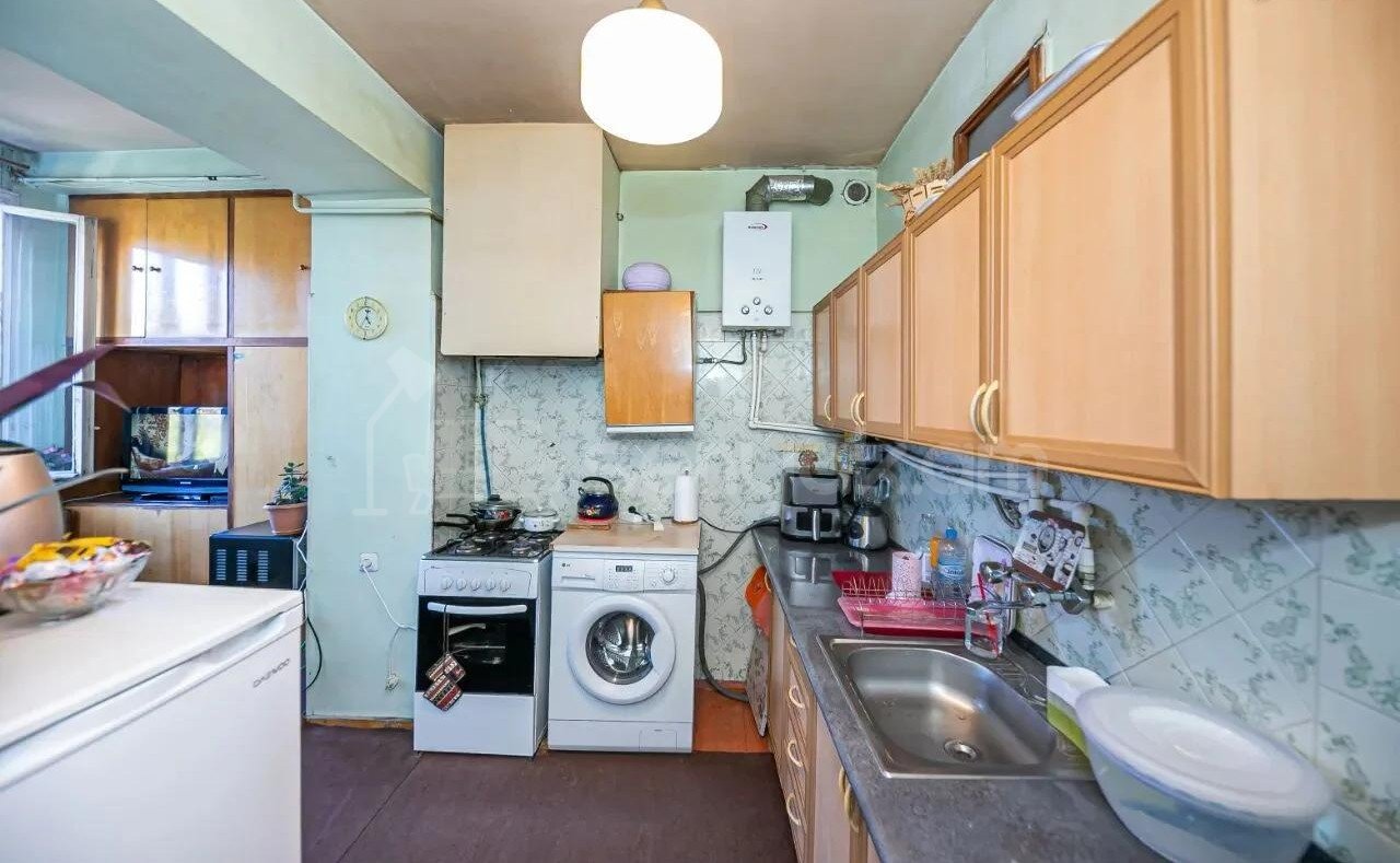 1 Սենյականոց Բնակարան Քարե Շենքում, 40քմ, 4/5 հարկ, Նորմալ Վիճակում