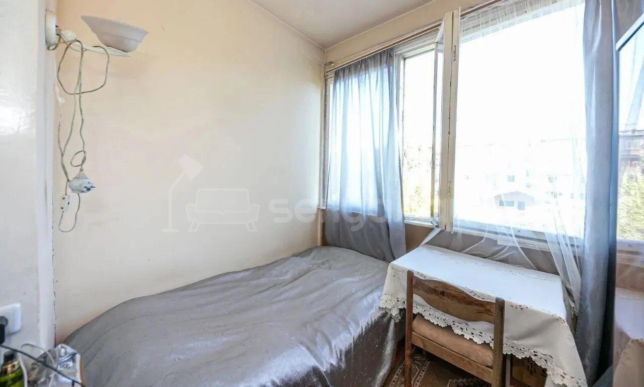 1 Սենյականոց Բնակարան Քարե Շենքում, 40քմ, 4/5 հարկ, Նորմալ Վիճակում