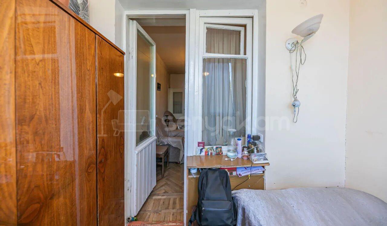 1 Սենյականոց Բնակարան Քարե Շենքում, 40քմ, 4/5 հարկ, Նորմալ Վիճակում