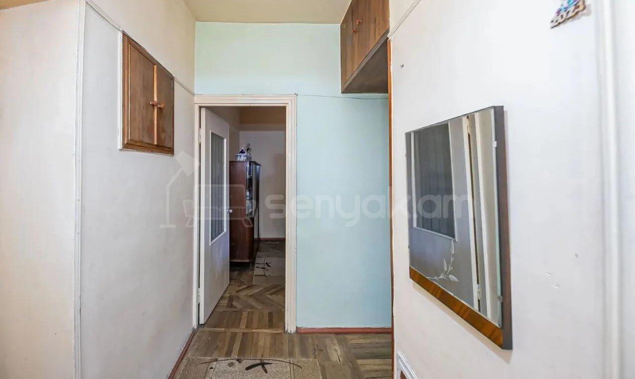 1 Սենյականոց Բնակարան Քարե Շենքում, 40քմ, 4/5 հարկ, Նորմալ Վիճակում