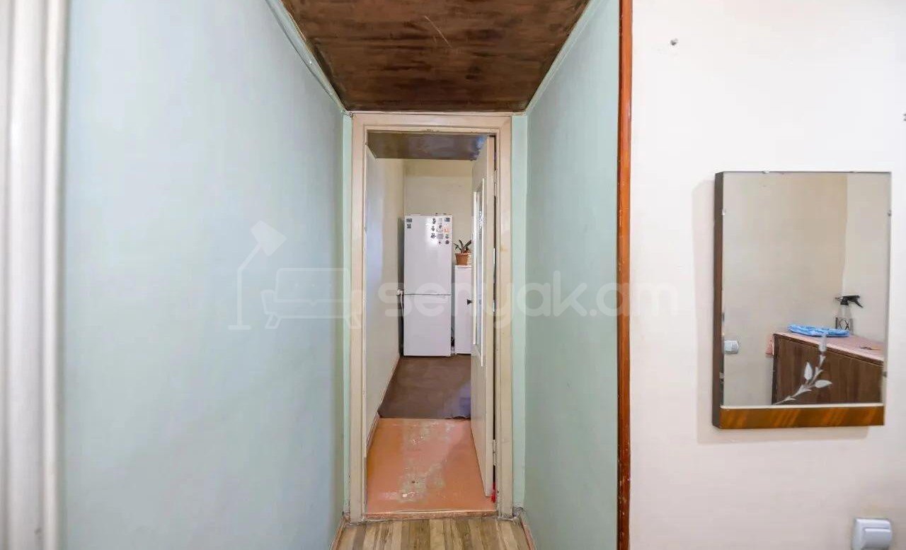 1 Սենյականոց Բնակարան Քարե Շենքում, 40քմ, 4/5 հարկ, Նորմալ Վիճակում