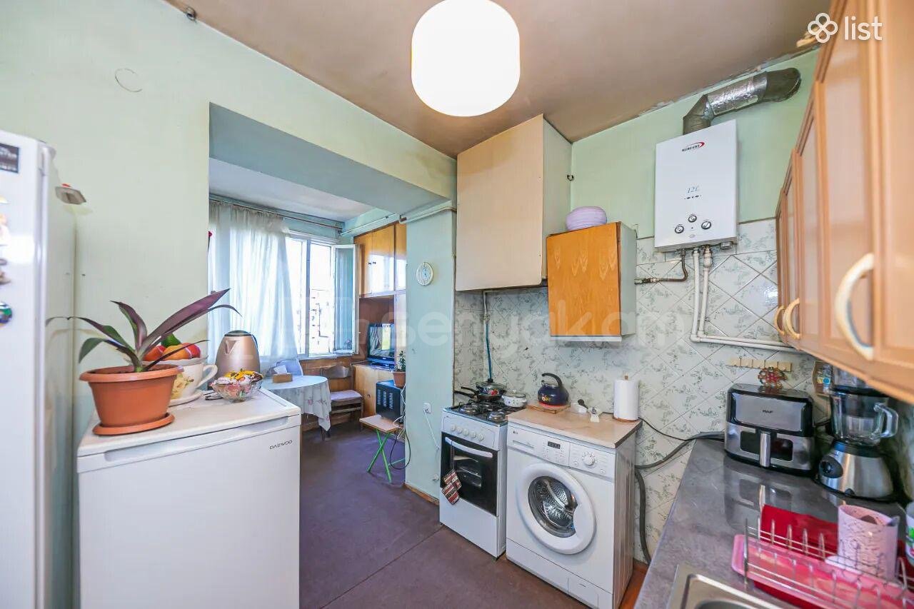 1 Սենյականոց Բնակարան Քարե Շենքում, 40քմ, 1/9 հարկ, Նորմալ Վիճակում