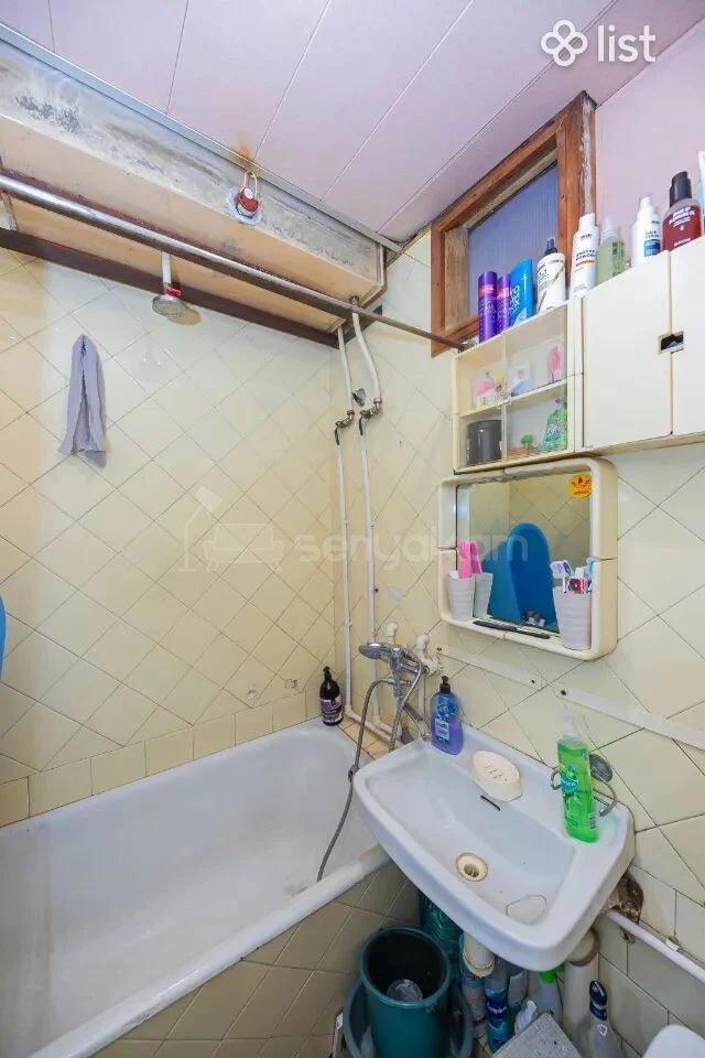 1 Սենյականոց Բնակարան Քարե Շենքում, 40քմ, 1/9 հարկ, Նորմալ Վիճակում