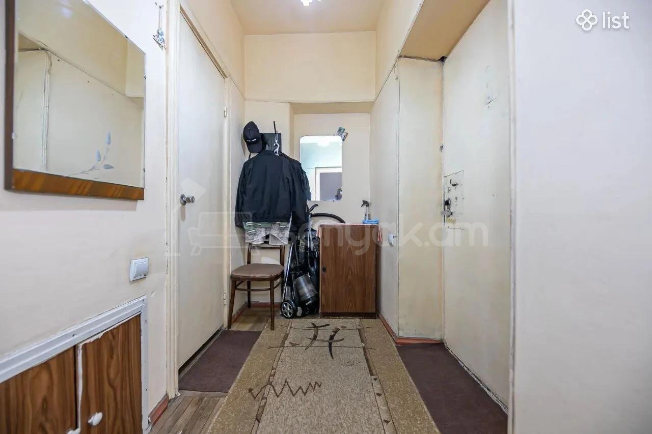 1 Սենյականոց Բնակարան Քարե Շենքում, 40քմ, 1/9 հարկ, Նորմալ Վիճակում