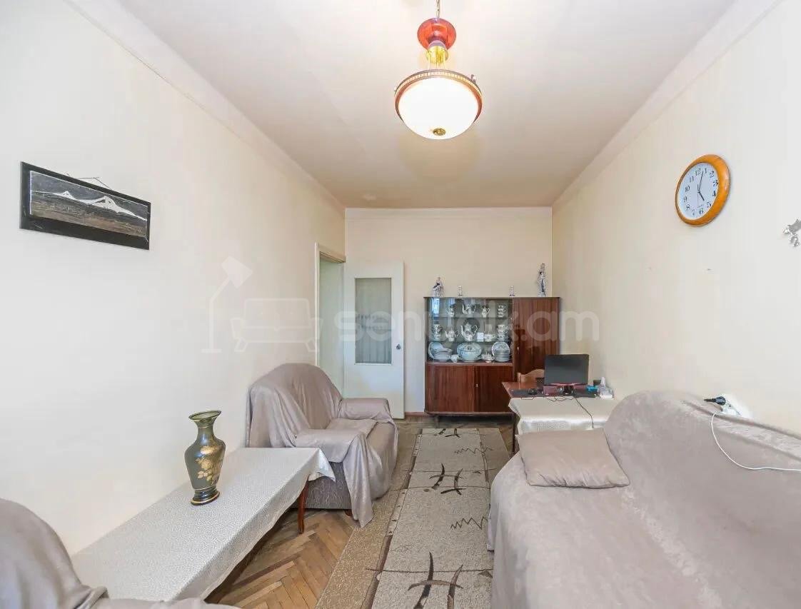 1 Սենյականոց Բնակարան Քարե Շենքում, 40քմ, 1/9 հարկ, Նորմալ Վիճակում