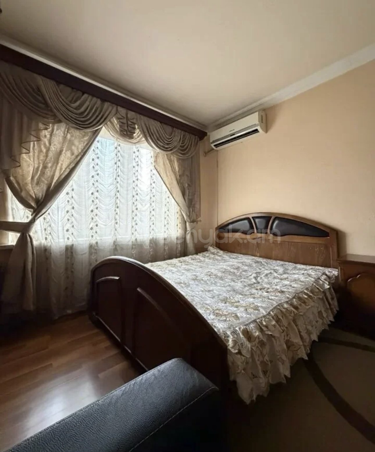 1 Սենյականոց Բնակարան Քարե Շենքում, 40քմ, 4/5 հարկ, Դիզայներական Վերանորոգված, Կահավորված