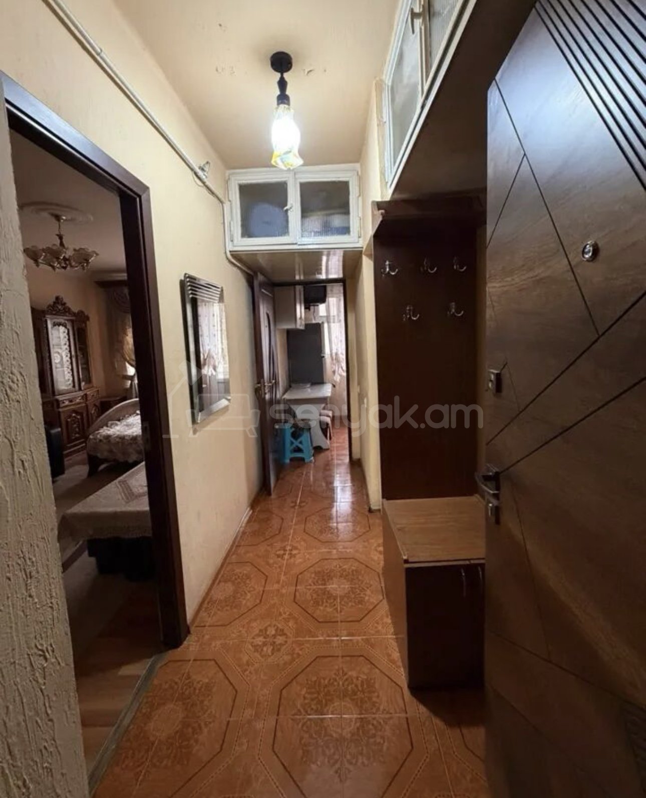 1 Սենյականոց Բնակարան Քարե Շենքում, 40քմ, 4/5 հարկ, Դիզայներական Վերանորոգված, Կահավորված