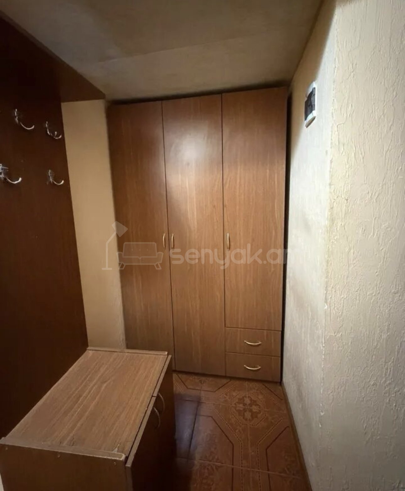 1 Սենյականոց Բնակարան Քարե Շենքում, 40քմ, 4/5 հարկ, Դիզայներական Վերանորոգված, Կահավորված