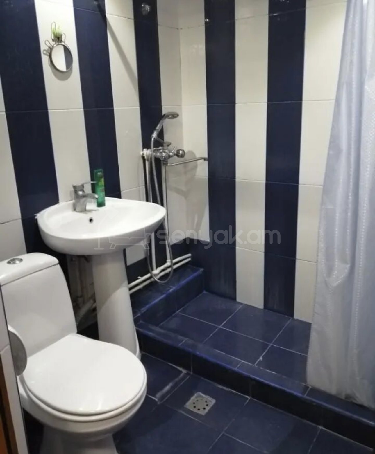 1 Սենյականոց Բնակարան Քարե Շենքում, 30քմ, 2/4 հարկ, Կոսմետիկ Վերանորոգված, Կահավորված