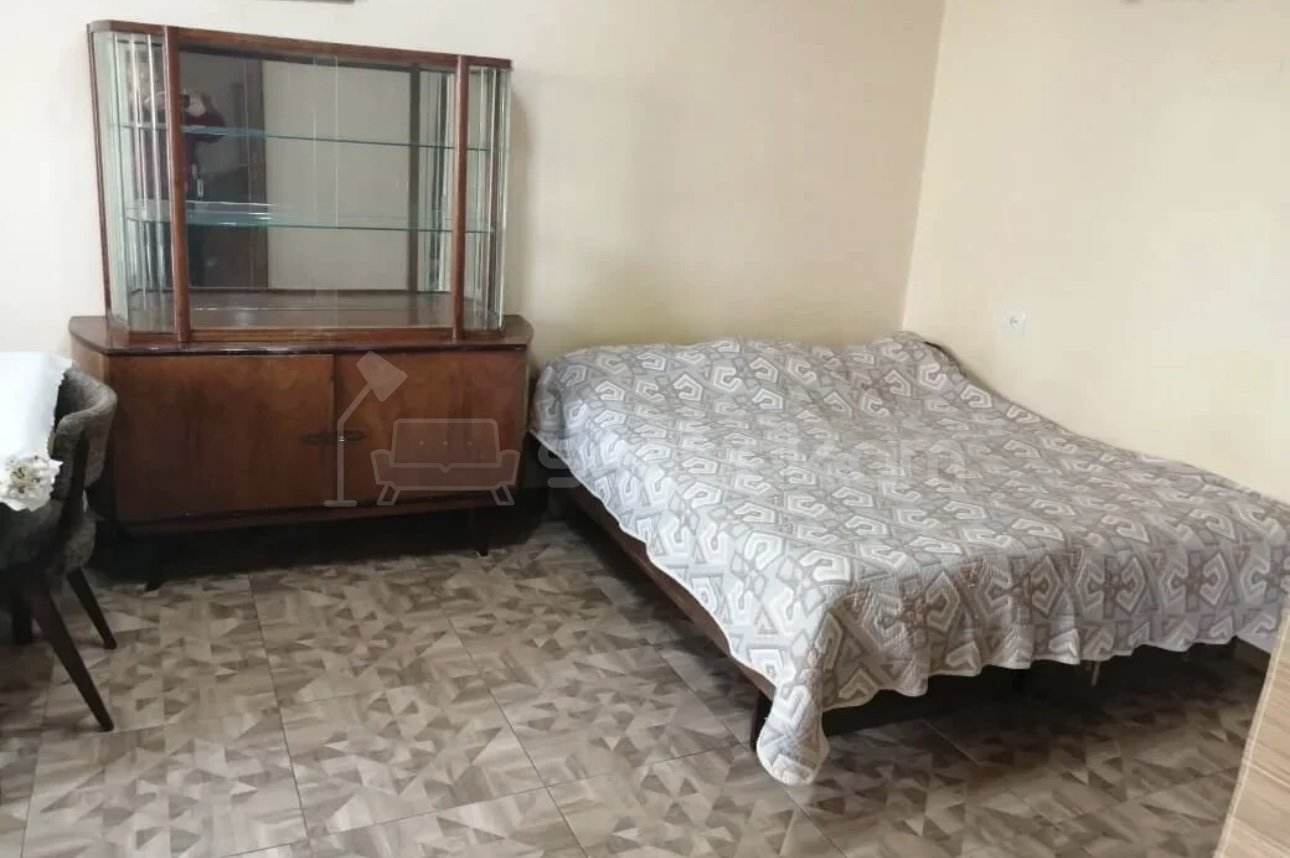 1 Սենյականոց Բնակարան Քարե Շենքում, 30քմ, 2/4 հարկ, Կոսմետիկ Վերանորոգված, Կահավորված