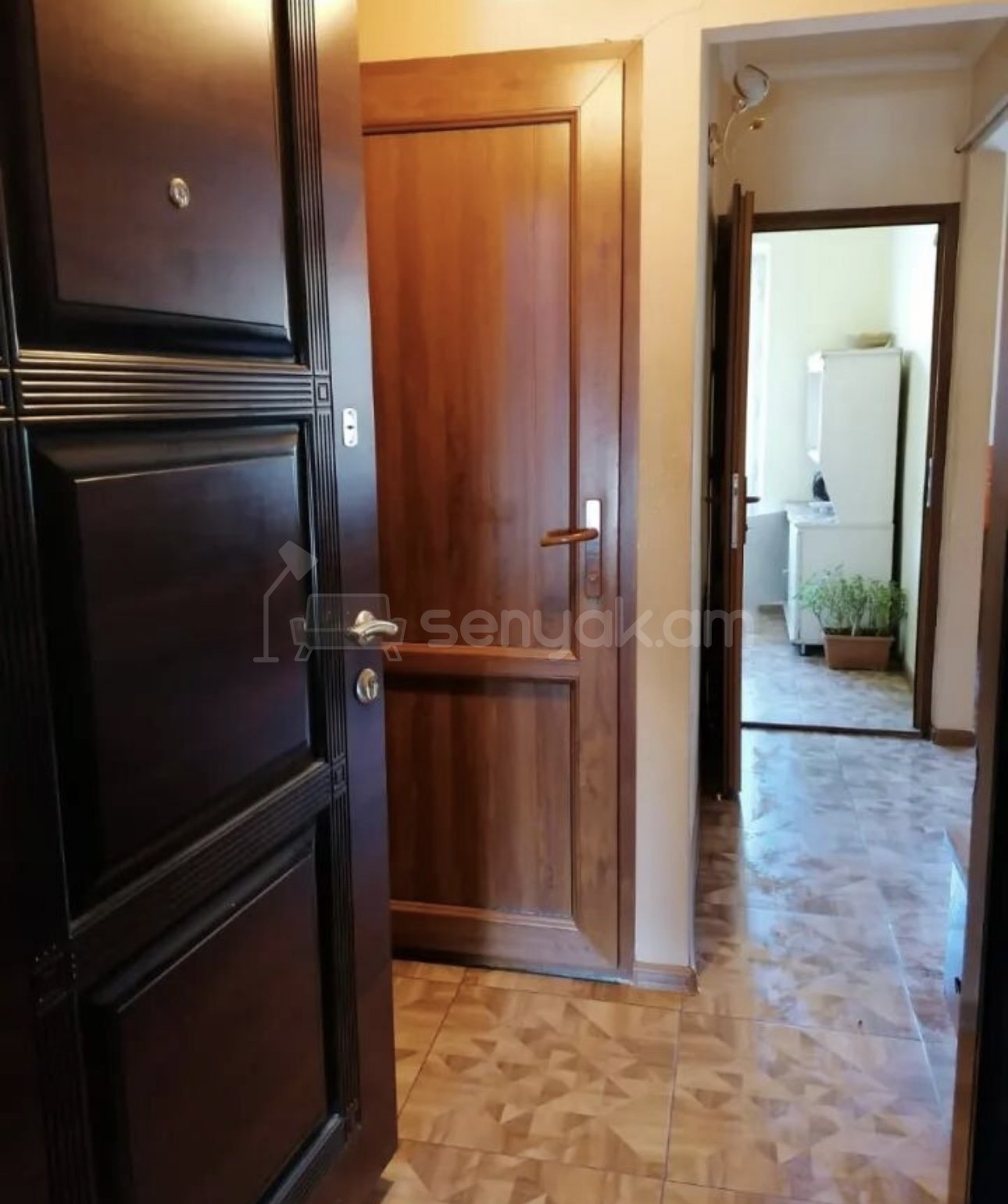 1 Սենյականոց Բնակարան Քարե Շենքում, 30քմ, 2/4 հարկ, Կոսմետիկ Վերանորոգված, Կահավորված