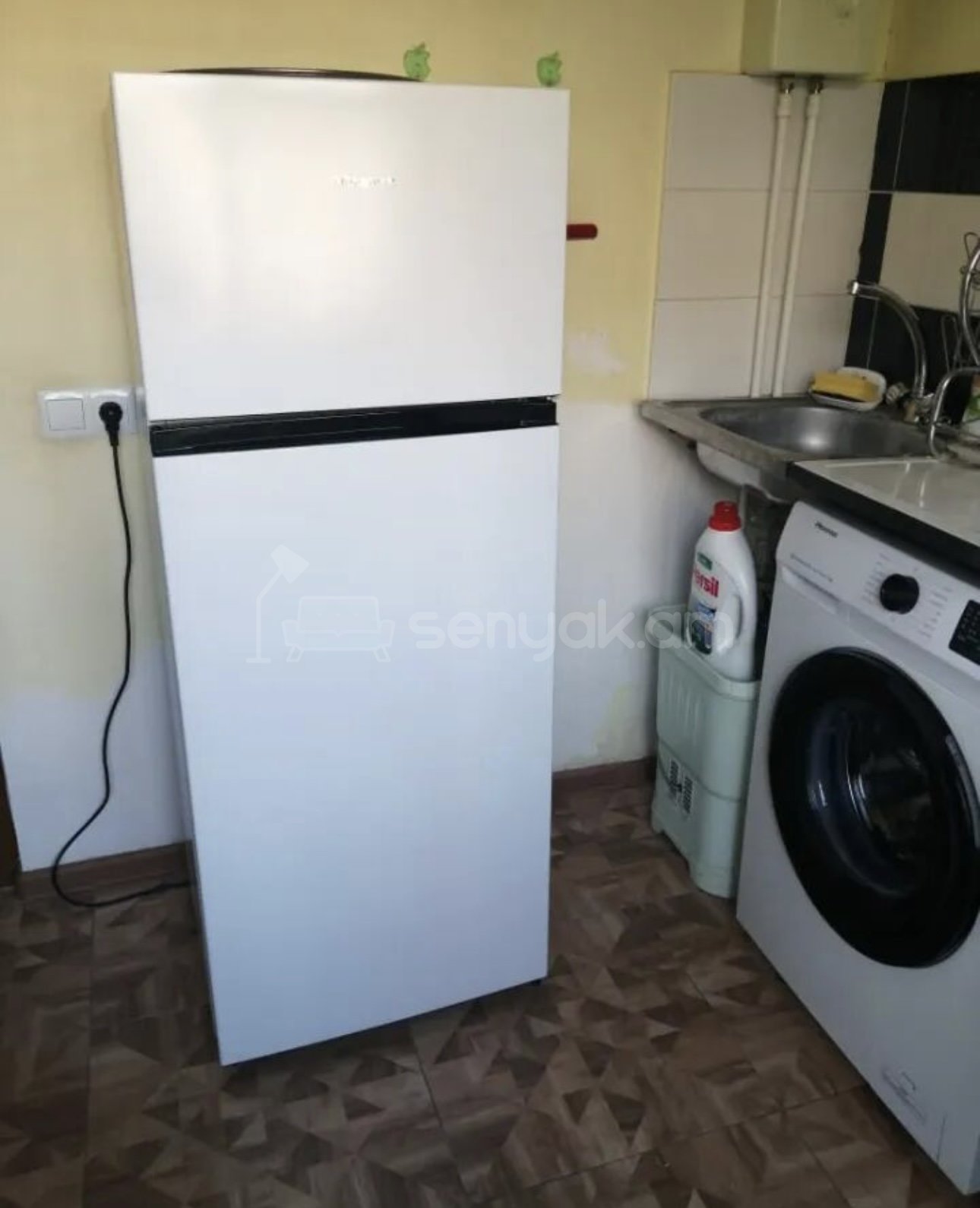 1 Սենյականոց Բնակարան Քարե Շենքում, 30քմ, 2/4 հարկ, Կոսմետիկ Վերանորոգված, Կահավորված