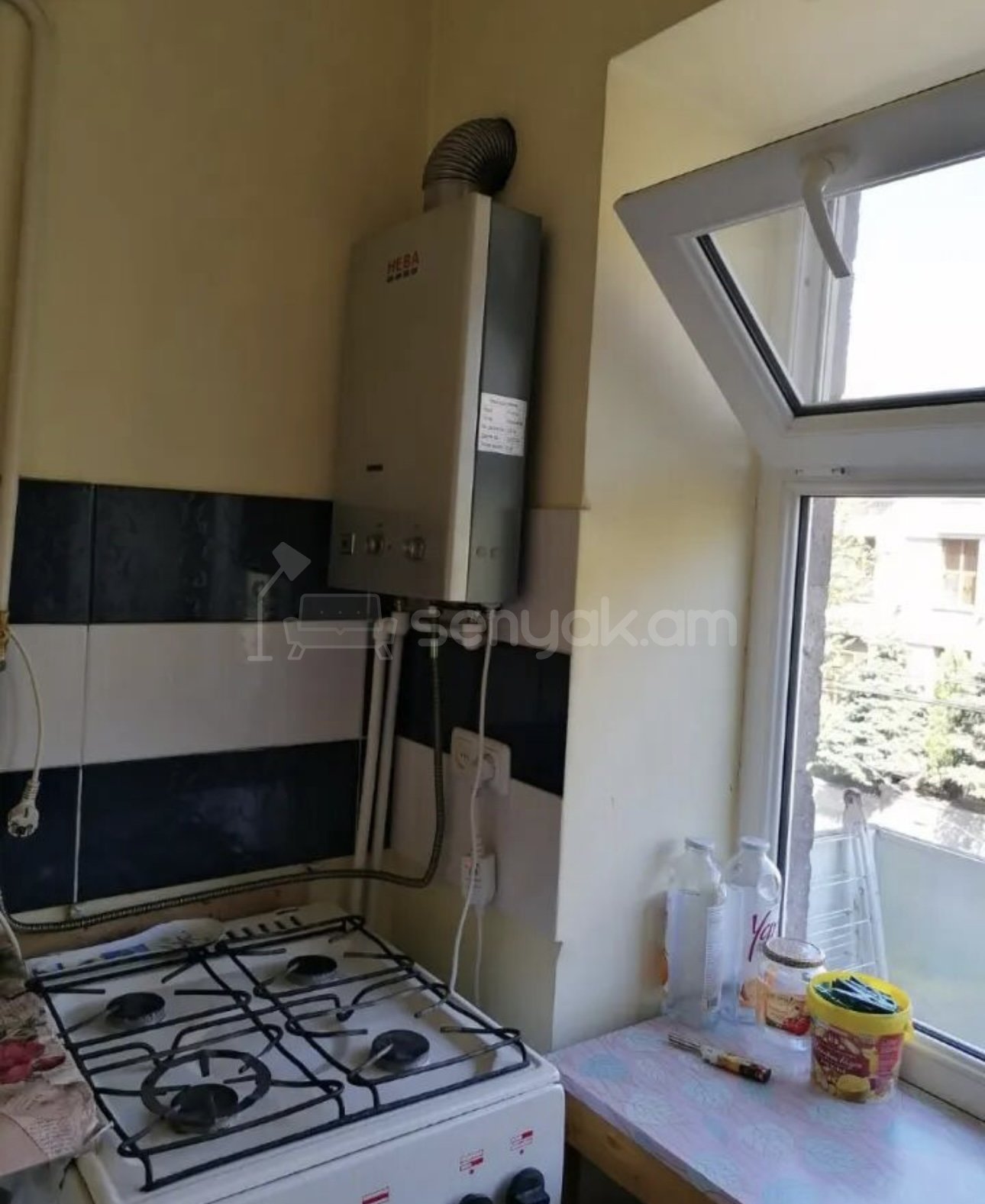 1 Սենյականոց Բնակարան Քարե Շենքում, 30քմ, 2/4 հարկ, Կոսմետիկ Վերանորոգված, Կահավորված