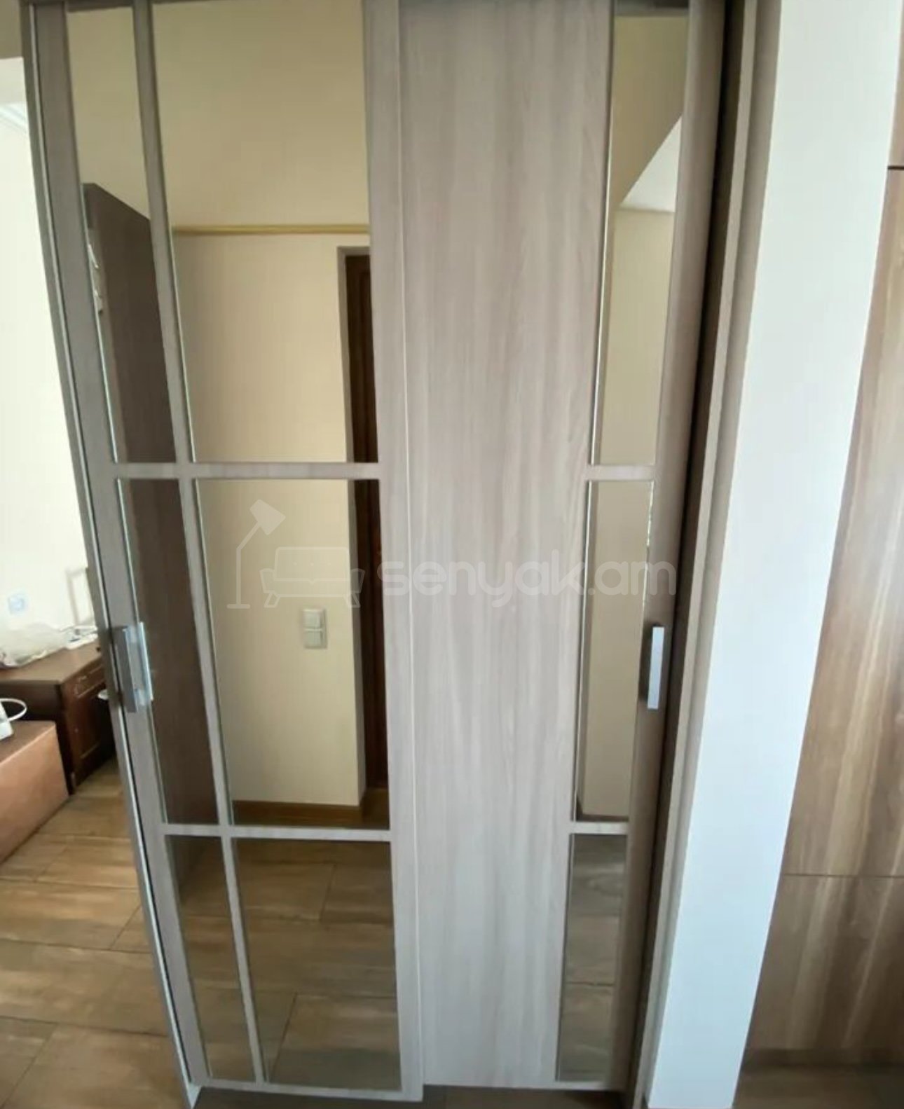 1 Սենյականոց Բնակարան Քարե Շենքում, 36քմ, 4/4 հարկ, Դիզայներական Վերանորոգված, Կահավորված