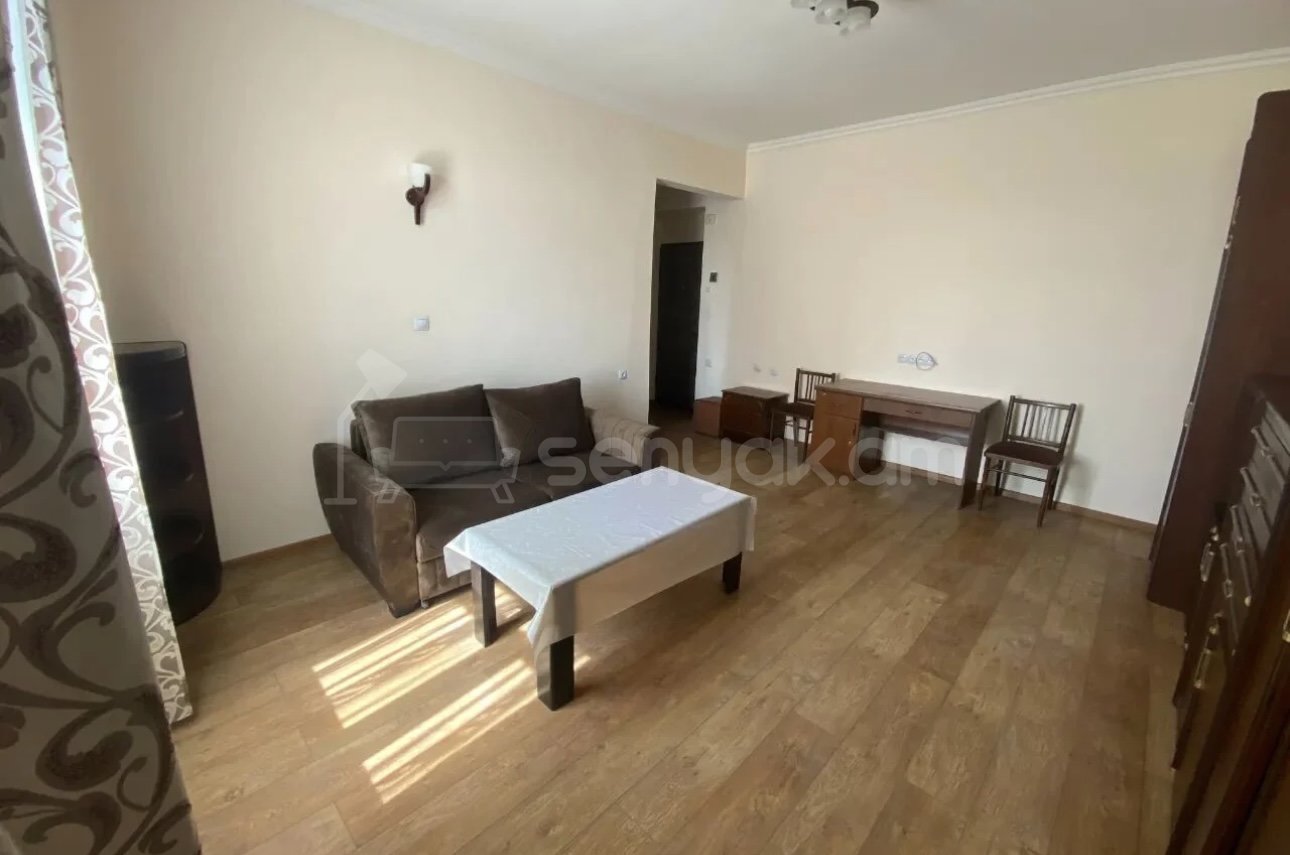 1 Սենյականոց Բնակարան Քարե Շենքում, 36քմ, 4/4 հարկ, Դիզայներական Վերանորոգված, Կահավորված