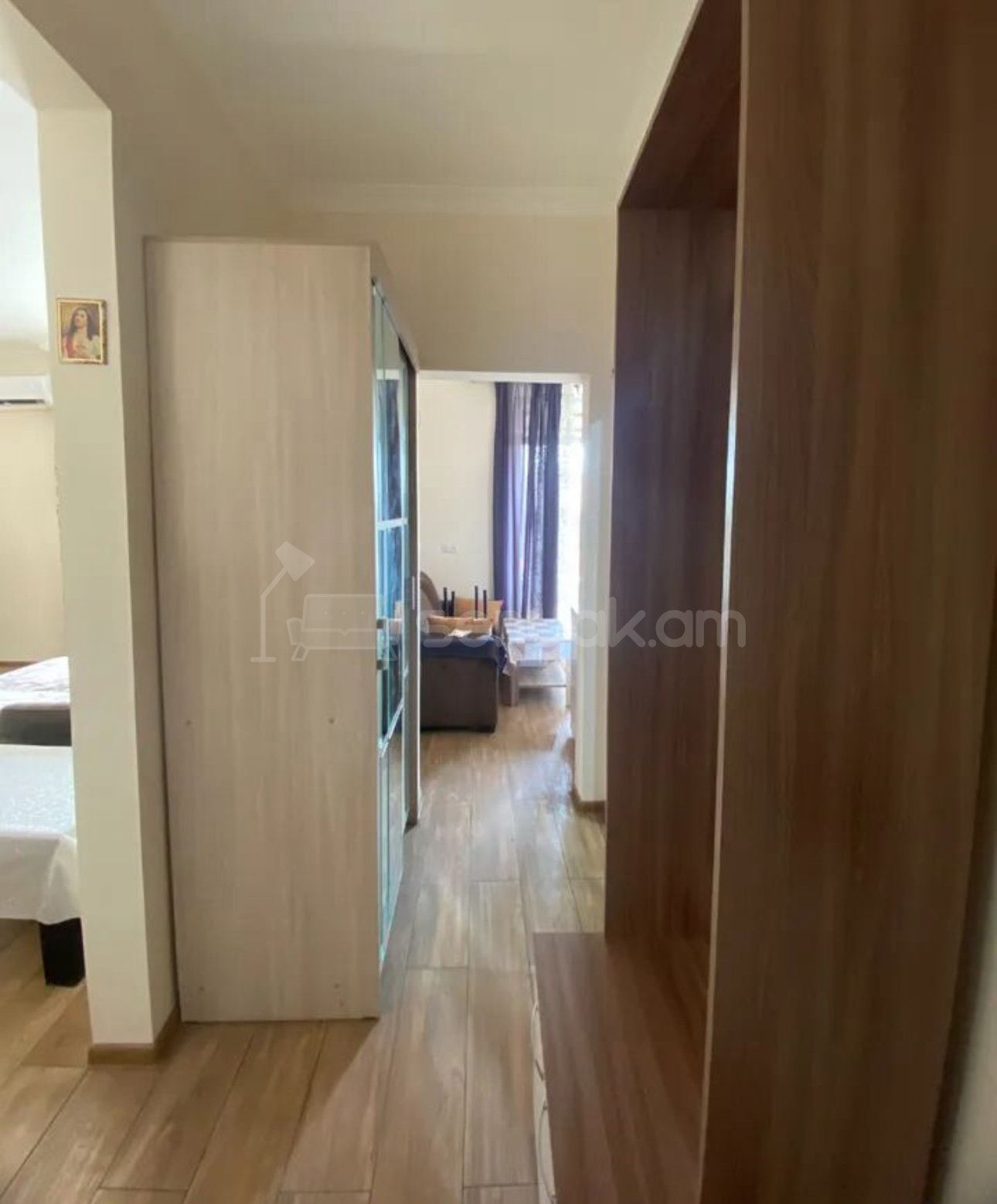 1 Սենյականոց Բնակարան Քարե Շենքում, 36քմ, 4/4 հարկ, Դիզայներական Վերանորոգված, Կահավորված