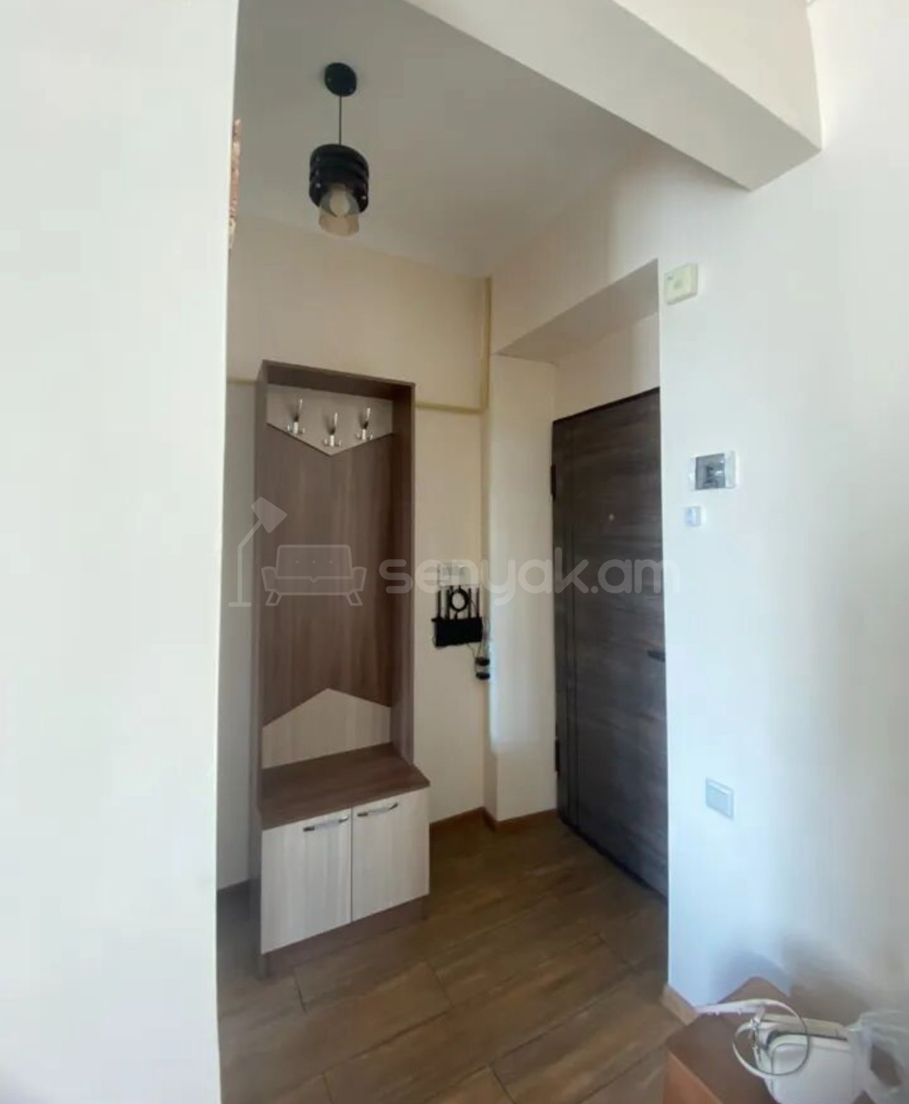 1 Սենյականոց Բնակարան Քարե Շենքում, 36քմ, 4/4 հարկ, Դիզայներական Վերանորոգված, Կահավորված