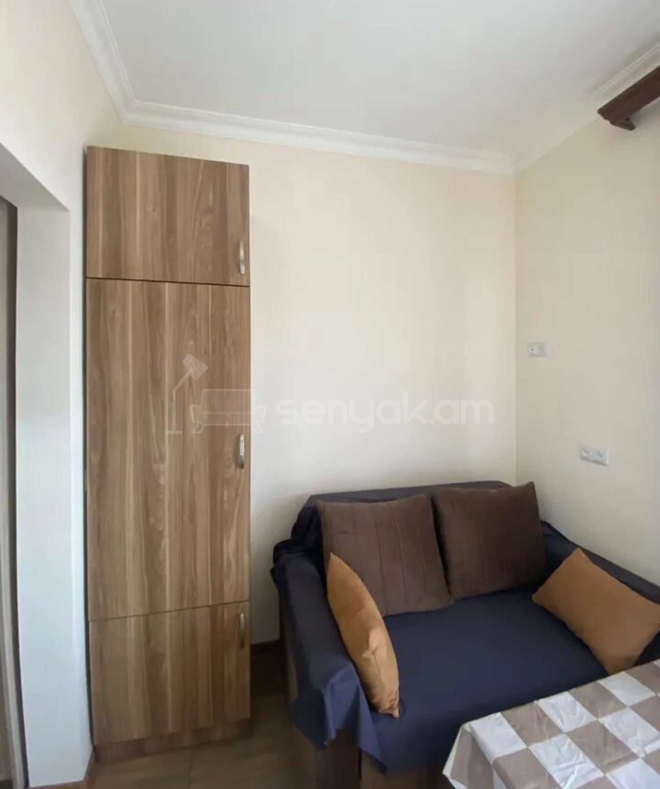 1 Սենյականոց Բնակարան Քարե Շենքում, 36քմ, 4/4 հարկ, Դիզայներական Վերանորոգված, Կահավորված