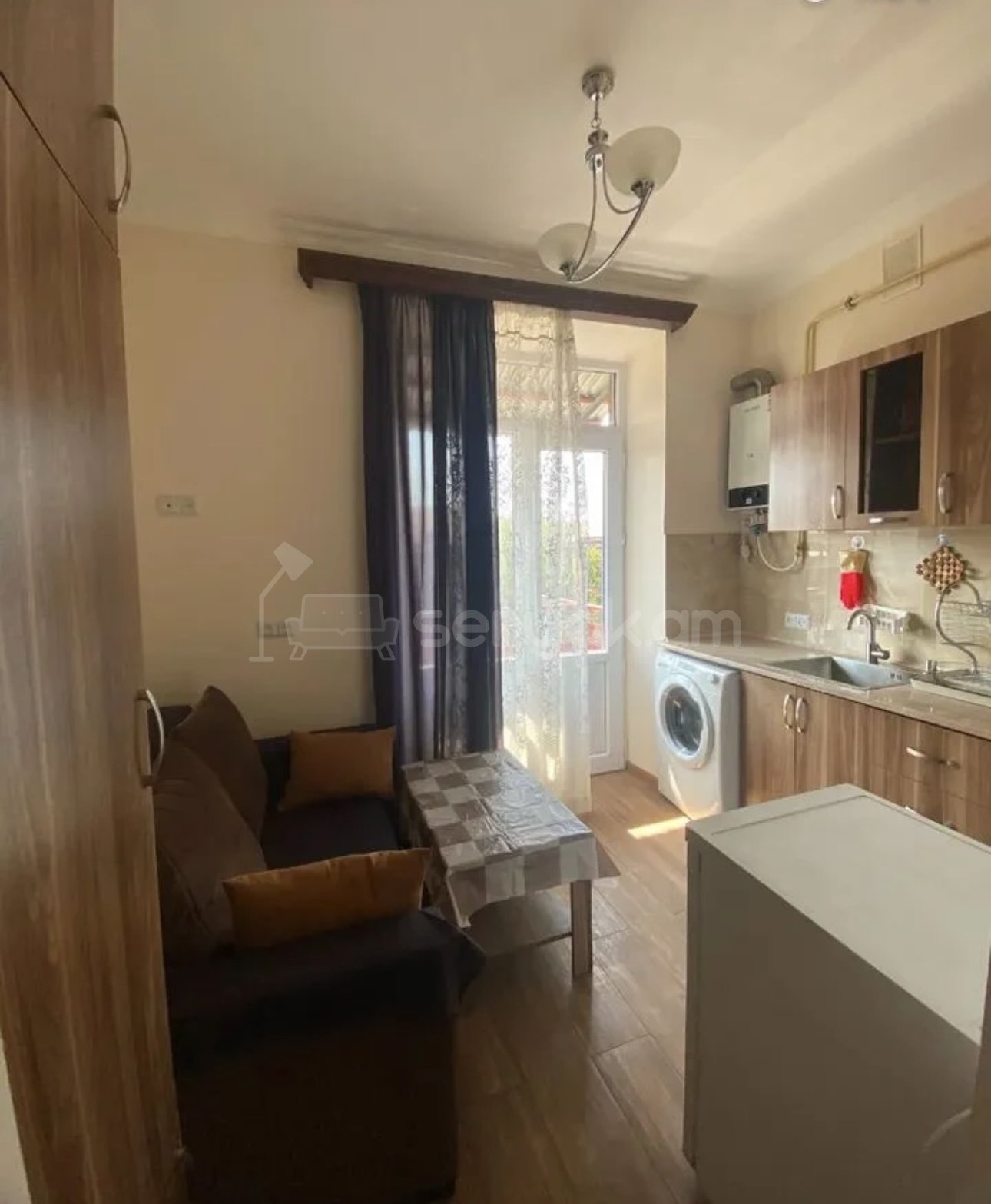 1 Սենյականոց Բնակարան Քարե Շենքում, 36քմ, 4/4 հարկ, Դիզայներական Վերանորոգված, Կահավորված