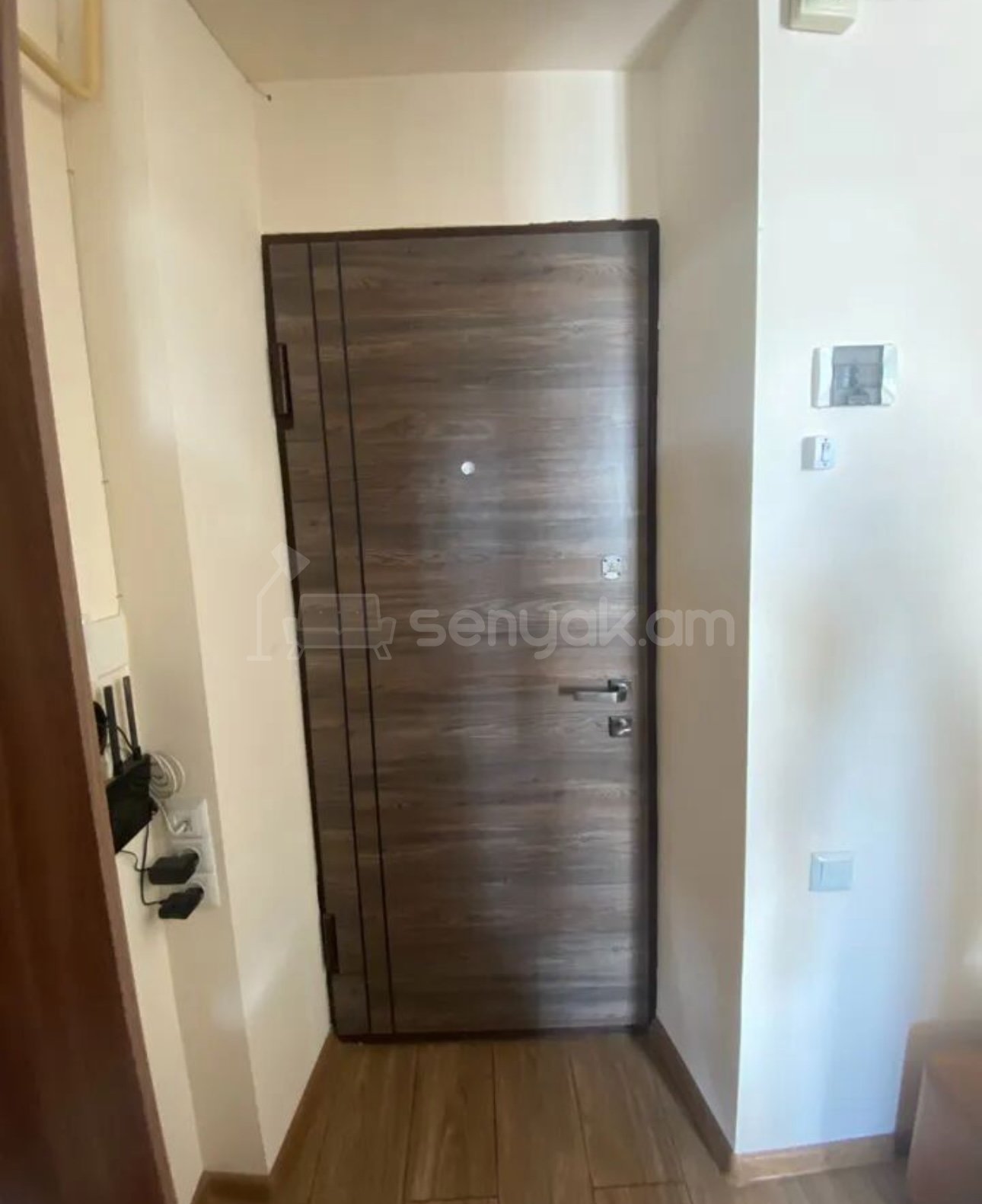 1 Սենյականոց Բնակարան Քարե Շենքում, 36քմ, 4/4 հարկ, Դիզայներական Վերանորոգված, Կահավորված