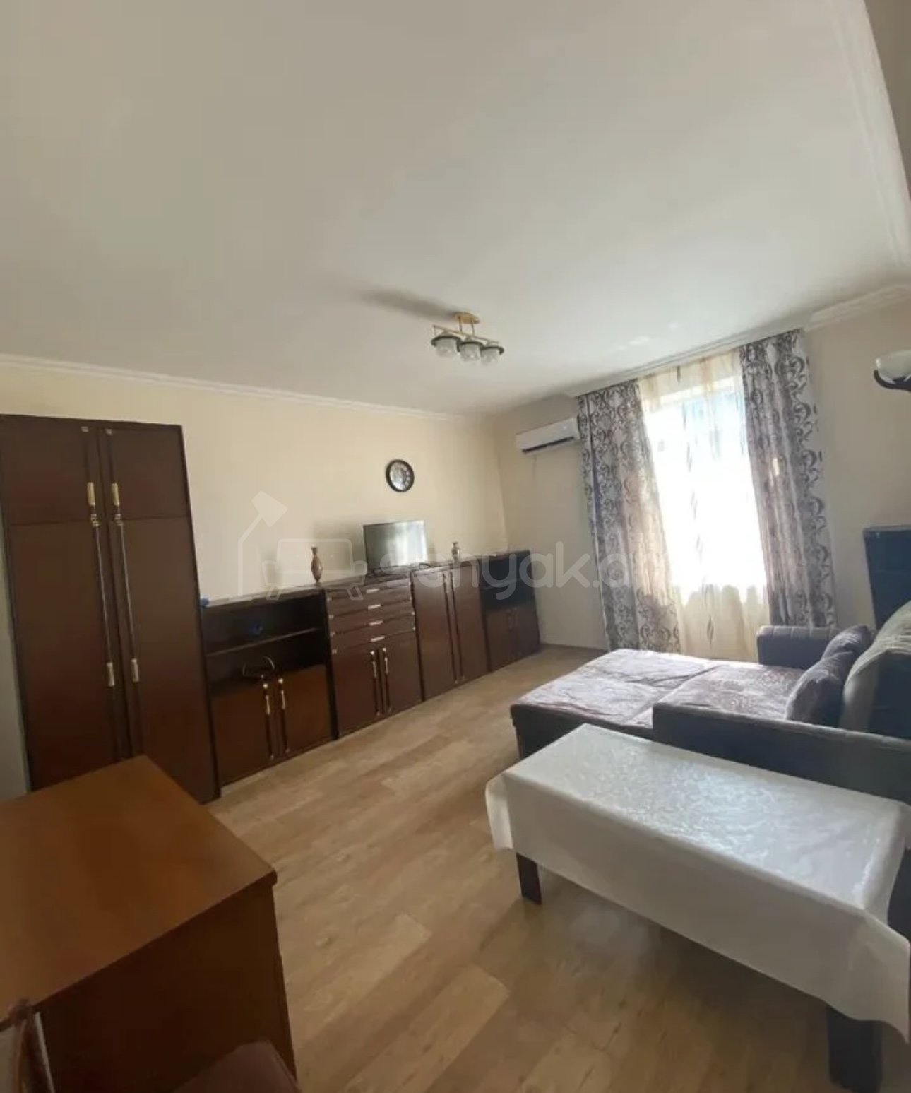 1 Սենյականոց Բնակարան Քարե Շենքում, 36քմ, 4/4 հարկ, Դիզայներական Վերանորոգված, Կահավորված