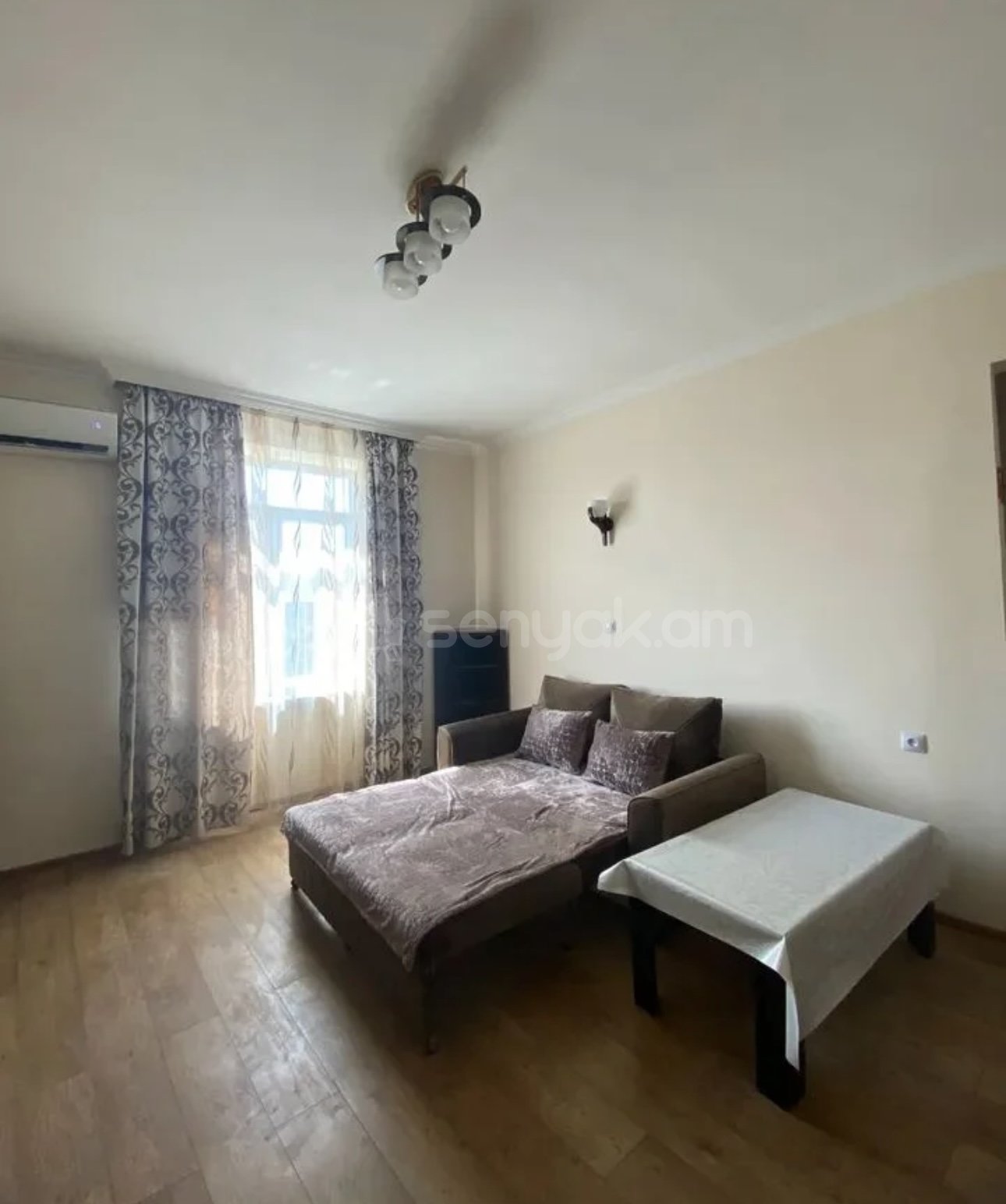 1 Սենյականոց Բնակարան Քարե Շենքում, 36քմ, 4/4 հարկ, Դիզայներական Վերանորոգված, Կահավորված