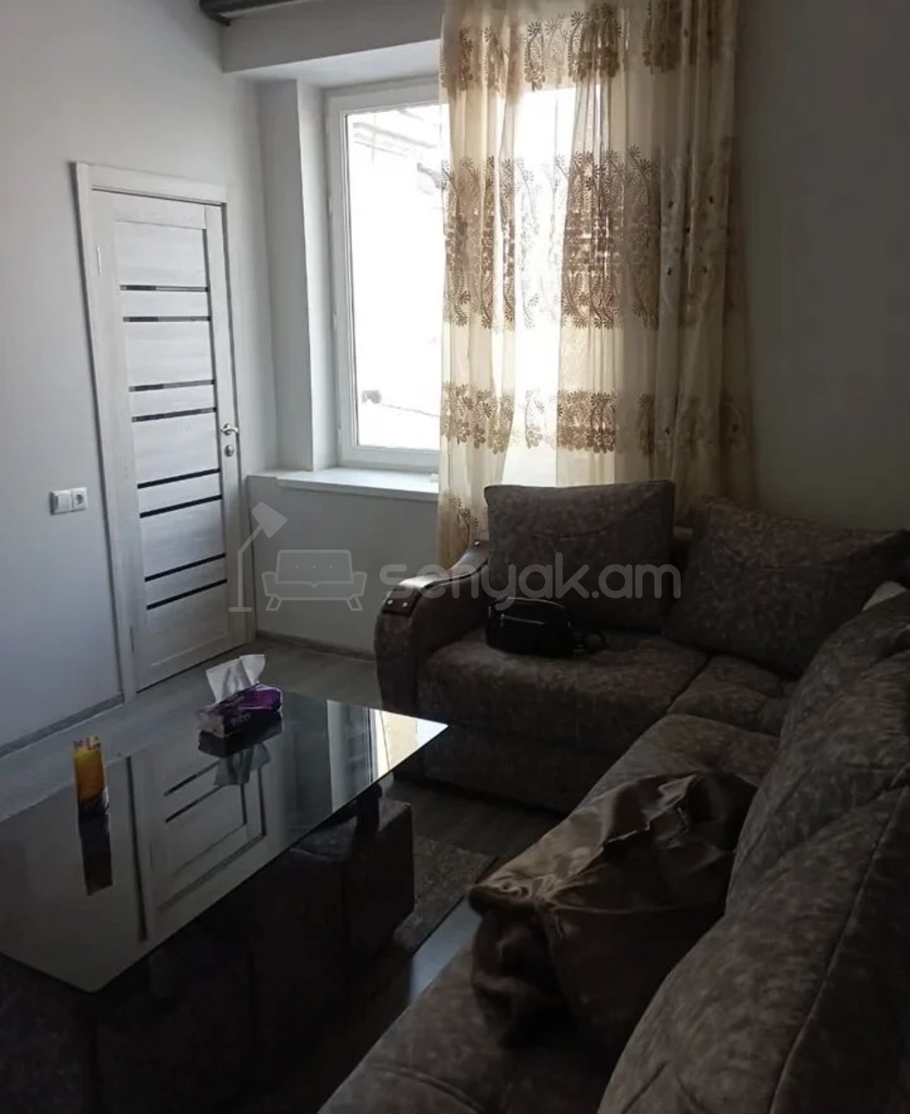 1 Սենյականոց Բնակարան Քարե Շենքում, 32քմ, 4/4 հարկ, Դիզայներական Վերանորոգված, Կահավորված