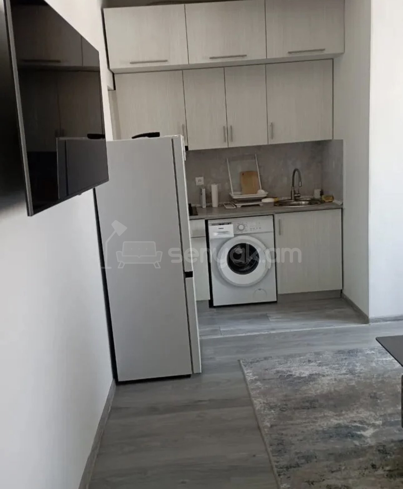 1 Սենյականոց Բնակարան Քարե Շենքում, 32քմ, 4/4 հարկ, Դիզայներական Վերանորոգված, Կահավորված