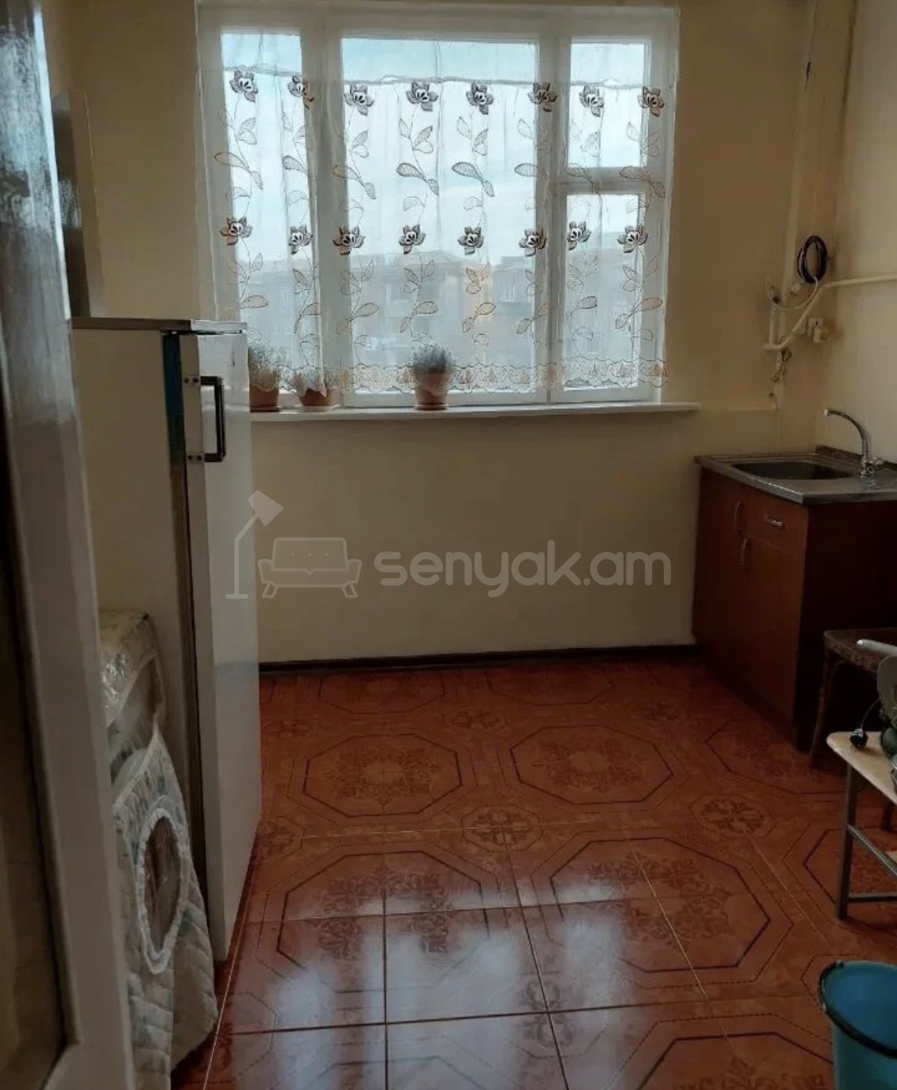 1 Սենյականոց Բնակարան Քարե Շենքում, 36քմ, 3/3 հարկ, Կոսմետիկ Վերանորոգված, Կահավորված