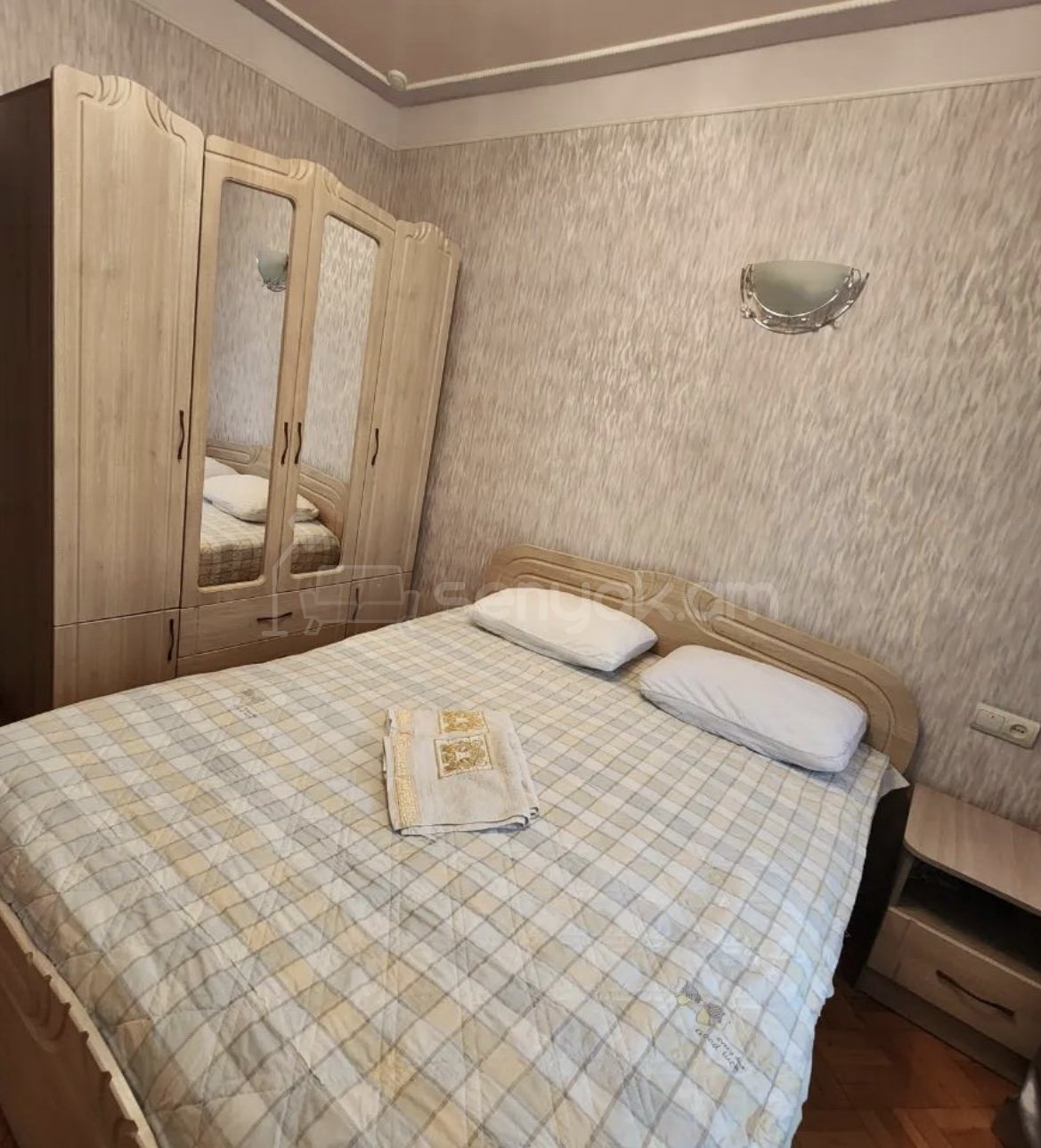 4 Սենյականոց Բնակարան Քարե Շենքում, 100քմ, 2/5 հարկ, Կապիտալ Վերանորոգված, Կահավորված