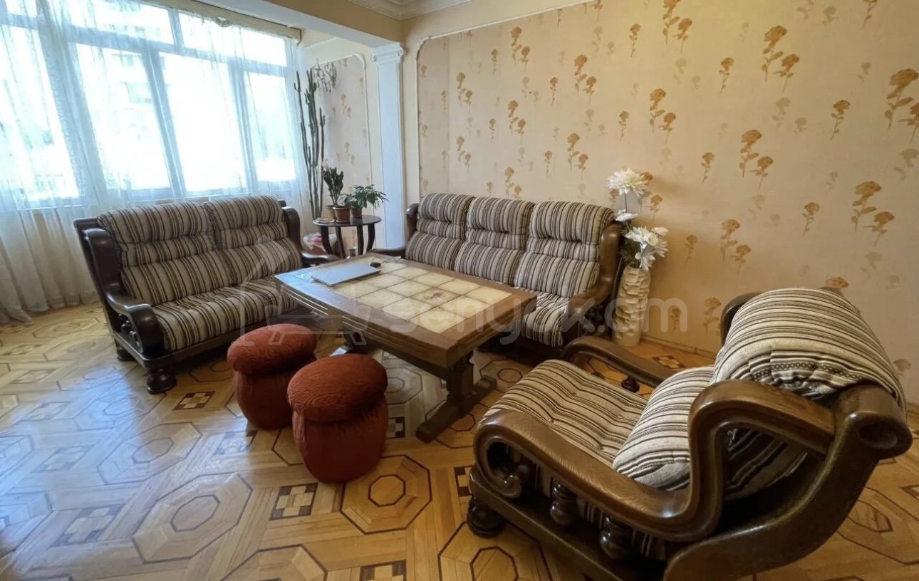 4 Սենյականոց Բնակարան Քարե Շենքում, 100քմ, 2/5 հարկ, Կապիտալ Վերանորոգված, Կահավորված