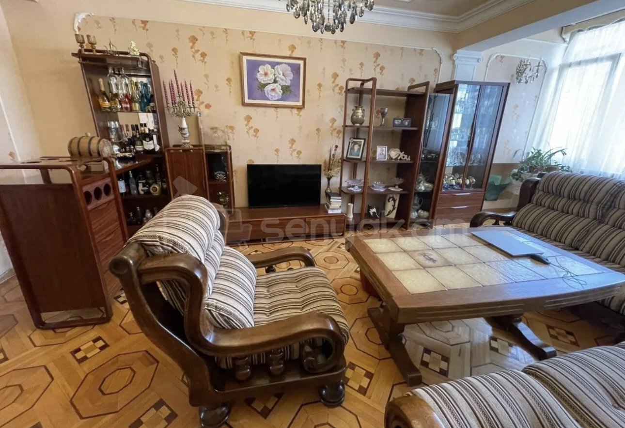 4 Սենյականոց Բնակարան Քարե Շենքում, 100քմ, 2/5 հարկ, Կապիտալ Վերանորոգված, Կահավորված