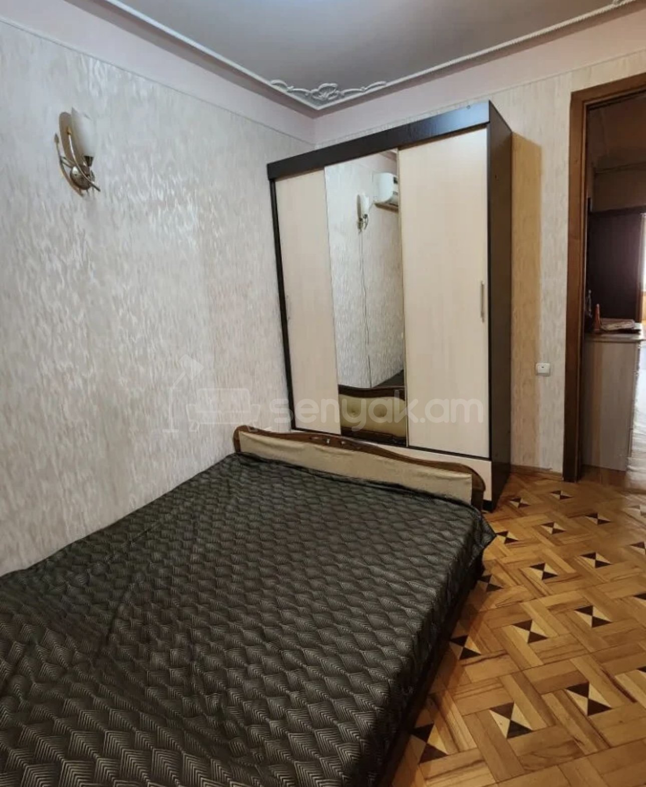 4 Սենյականոց Բնակարան Քարե Շենքում, 100քմ, 2/5 հարկ, Կապիտալ Վերանորոգված, Կահավորված