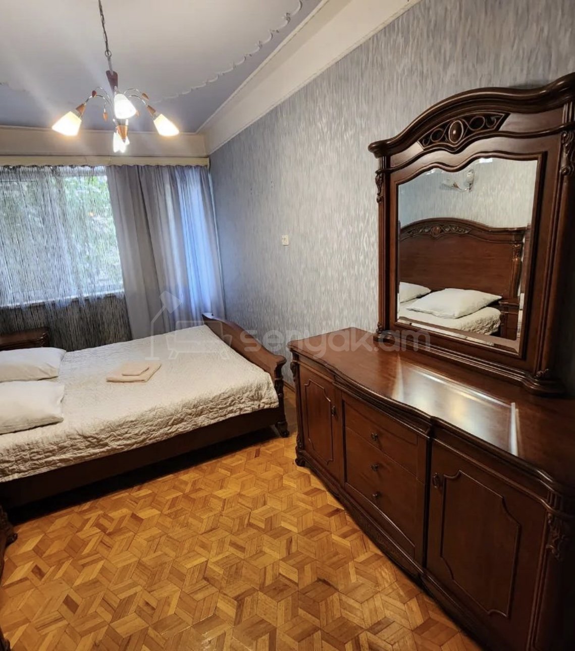 4 Սենյականոց Բնակարան Քարե Շենքում, 100քմ, 2/5 հարկ, Կապիտալ Վերանորոգված, Կահավորված