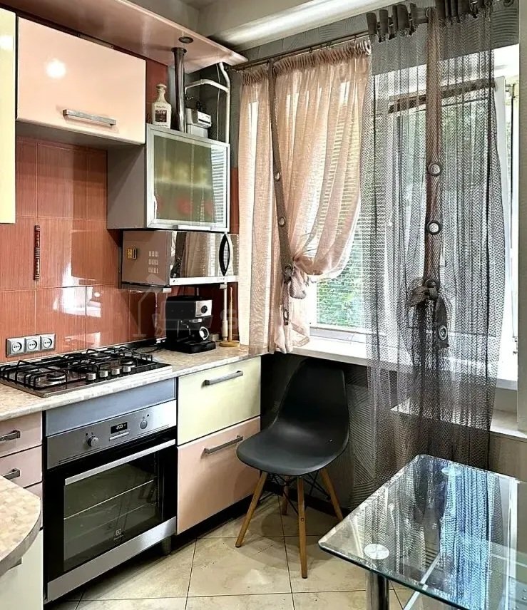 1 Սենյականոց Բնակարան Քարե Շենքում, 42քմ, 2/6 հարկ, Դիզայներական Վերանորոգված, Կահավորված