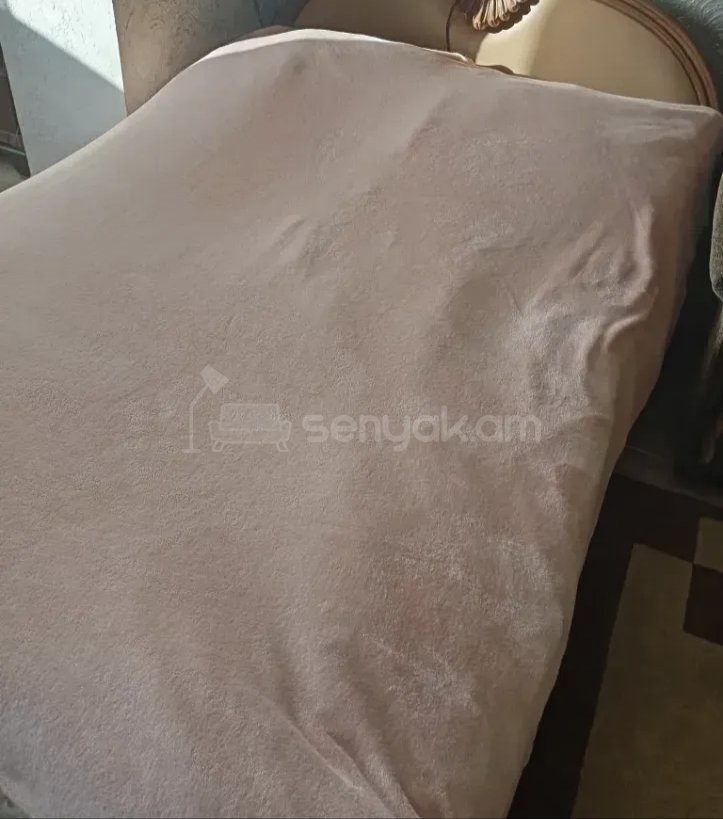 1 Սենյականոց Բնակարան Քարե Շենքում, 40քմ, 2/5 հարկ, Նորմալ Վիճակում, Կահավորված, Արևկող