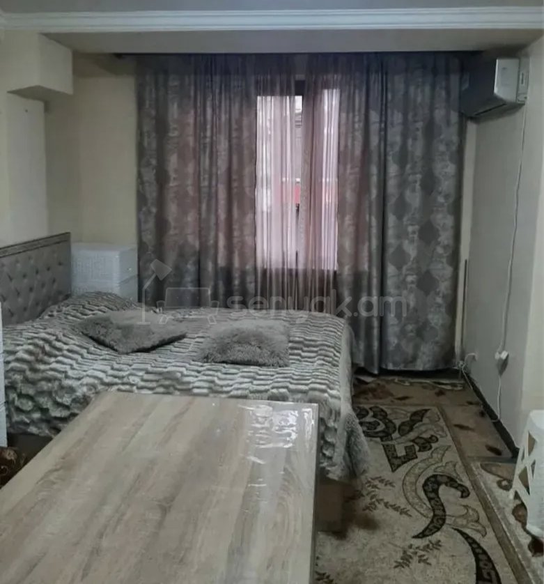 1 Սենյականոց Բնակարան Քարե Շենքում, 38քմ, 1/4 հարկ, Նորմալ Վիճակում, Կահավորված